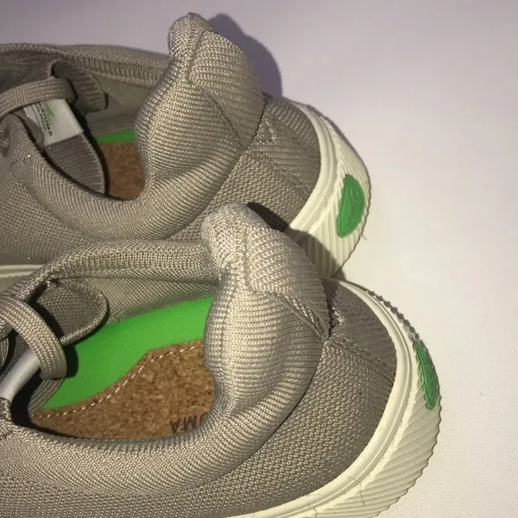 Cariuma IBI Low Sand Knit Sneakers size 11.5
