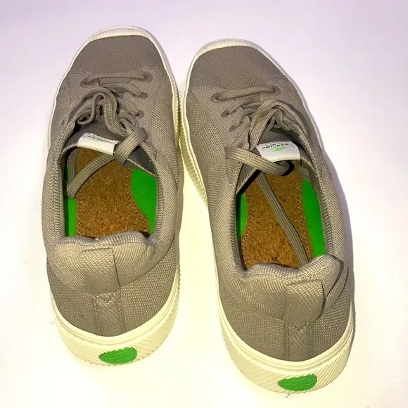 Cariuma IBI Low Sand Knit Sneakers size 11.5