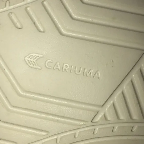 Cariuma IBI Low Sand Knit Sneakers size 11.5