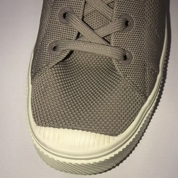 Cariuma IBI Low Sand Knit Sneakers size 11.5