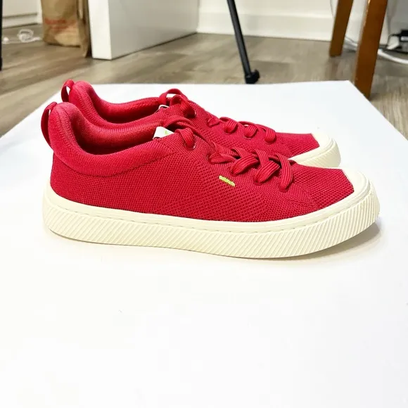 Cariuma IBI Low Top Lace Up Raw Red Knit Sneakers Men’s Size 7, Women’s 8.5