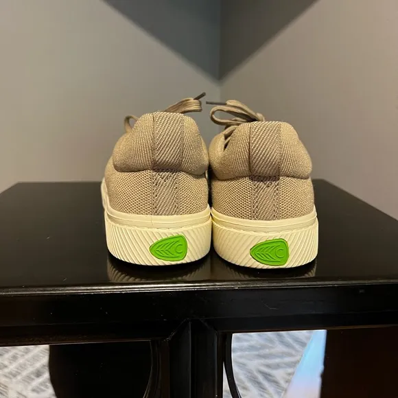 Cariuma Sand Knit IBI Low Sneakers