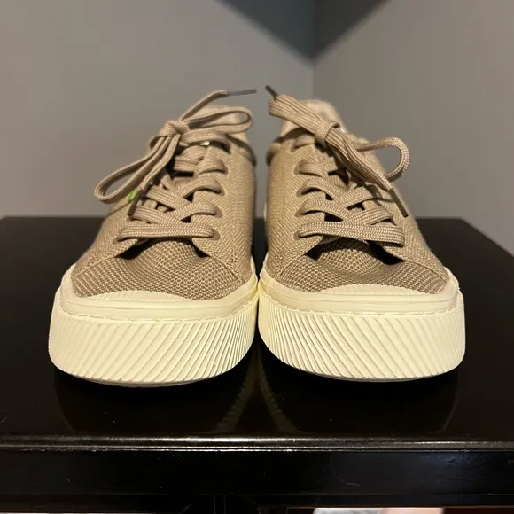 Cariuma Sand Knit IBI Low Sneakers