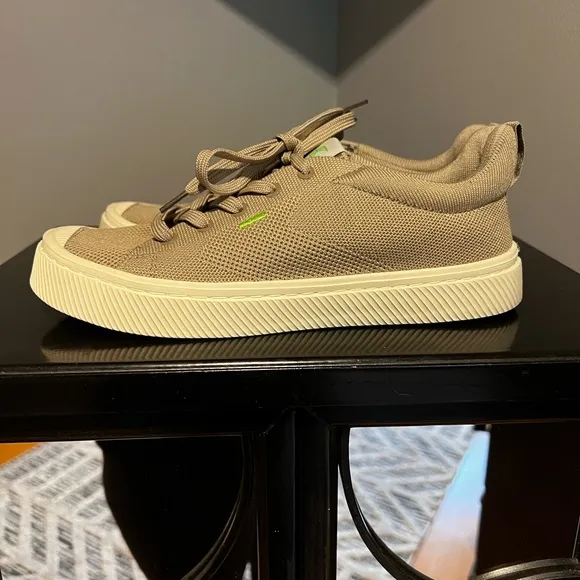 Cariuma Sand Knit IBI Low Sneakers