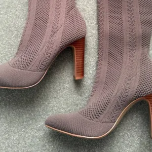 CHARLES BY CHARLES DAVID Taupe Knit Knee Davis High Boot Size 6