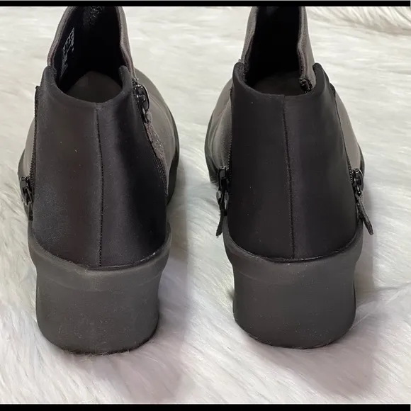 Clarks Cloudstepper Women's Step Rose Up Booties &lt;wide fit&gt;