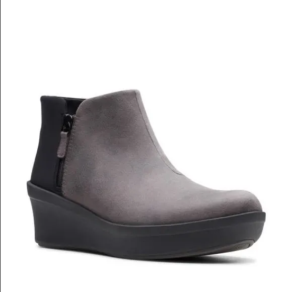 Clarks Cloudstepper Women's Step Rose Up Booties &lt;wide fit&gt;