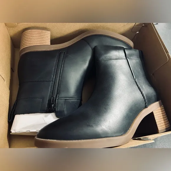 Clarks Lileigh Charm Black Booties Women's Size 9M New in Box
