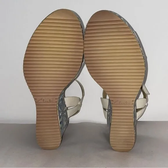 Clarks Narrative Adesha River Leather T Bar Wedge Sandals NWOT Womens Size 9.5