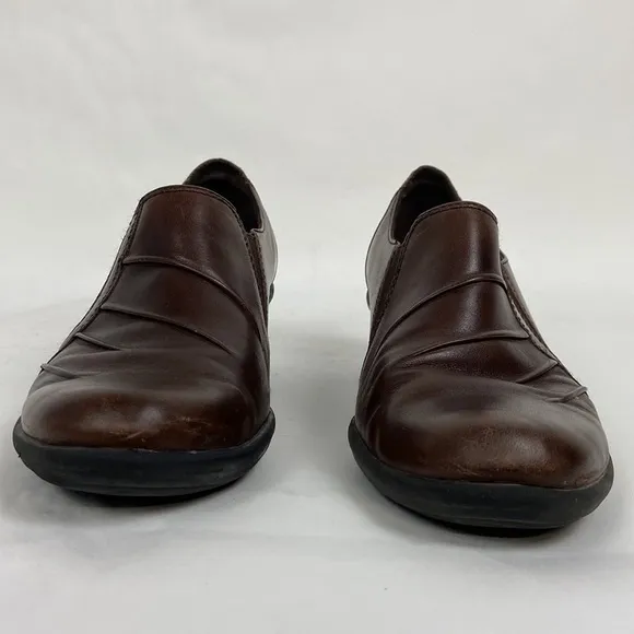 Clarks Partridge Brown Leather Pleated Detailing Slip On SZ 9 Loafer Pumps