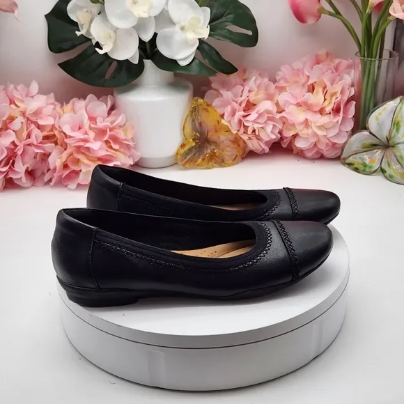 Clarks Women's Sara Leather Ballet Flats Size 8M