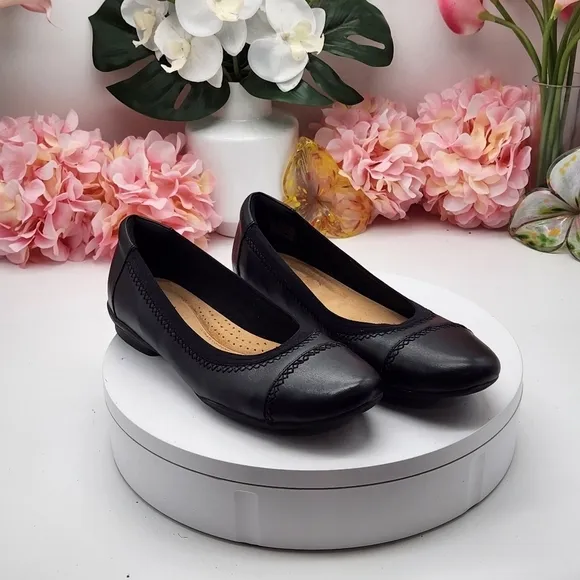 Clarks Women's Sara Leather Ballet Flats Size 8M