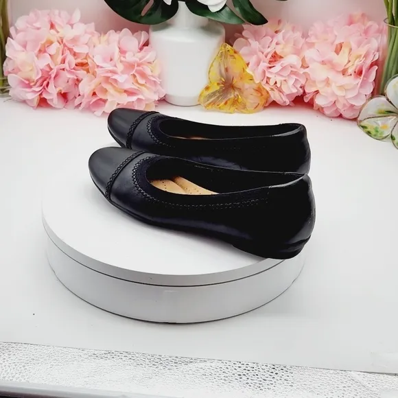 Clarks Women's Sara Leather Ballet Flats Size 8M
