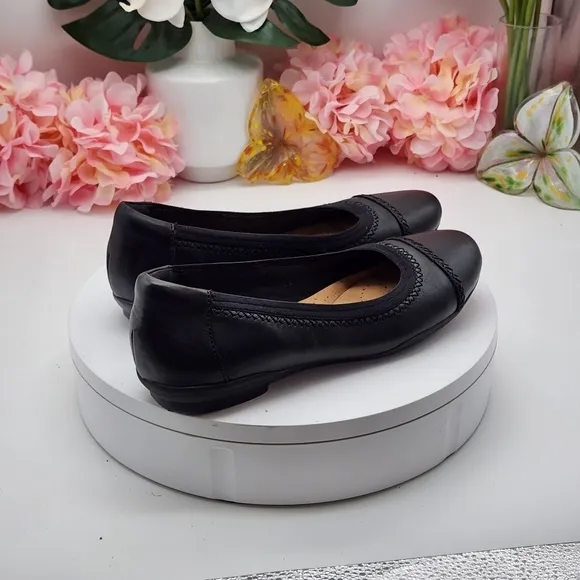 Clarks Women's Sara Leather Ballet Flats Size 8M
