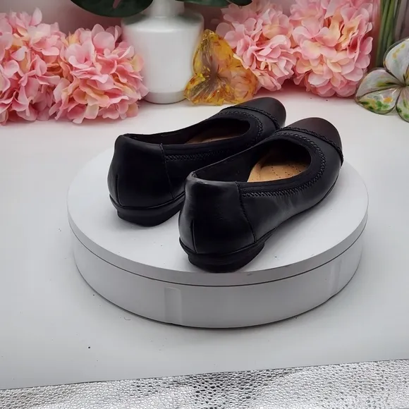 Clarks Women's Sara Leather Ballet Flats Size 8M