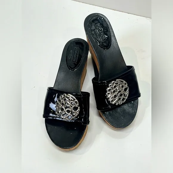 COACH Black‎ patent leather platform slides size 6.