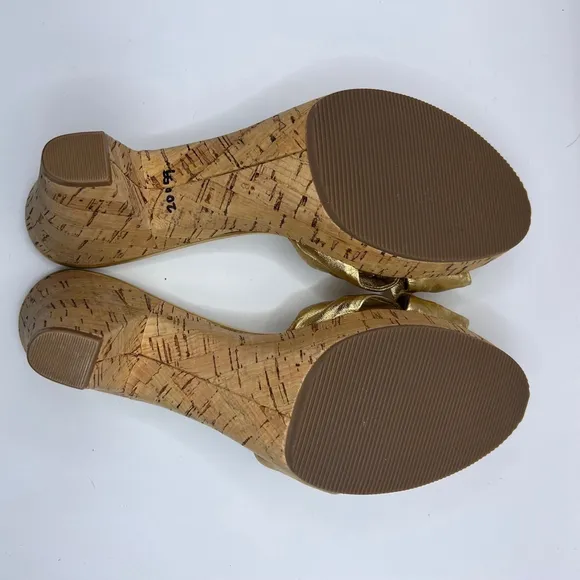 Coach Gold heels NWOB cork 9