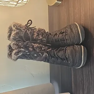 Columbia Heavenly Omni Heat Boots. Size 8.