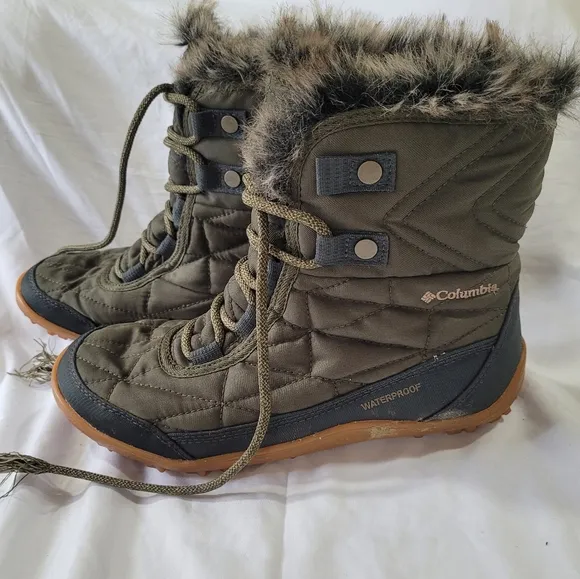 Columbia Size 6.5 Women's Minx Shorty III Winter Green and Brown Boots