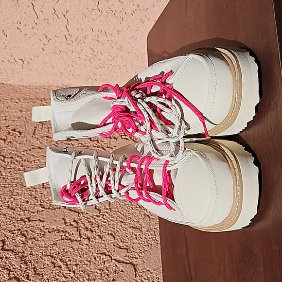 Converse chuck taylor sneakers high top  leather size men 7.5 women 9