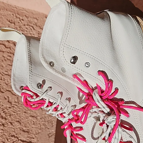 Converse chuck taylor sneakers high top  leather size men 7.5 women 9