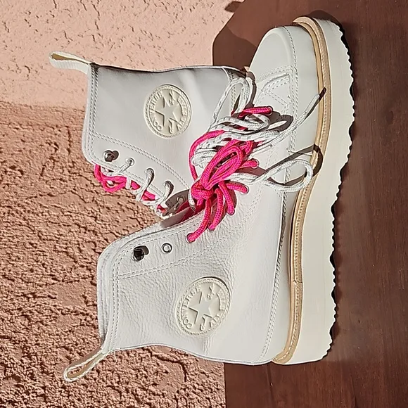 Converse chuck taylor sneakers high top  leather size men 7.5 women 9