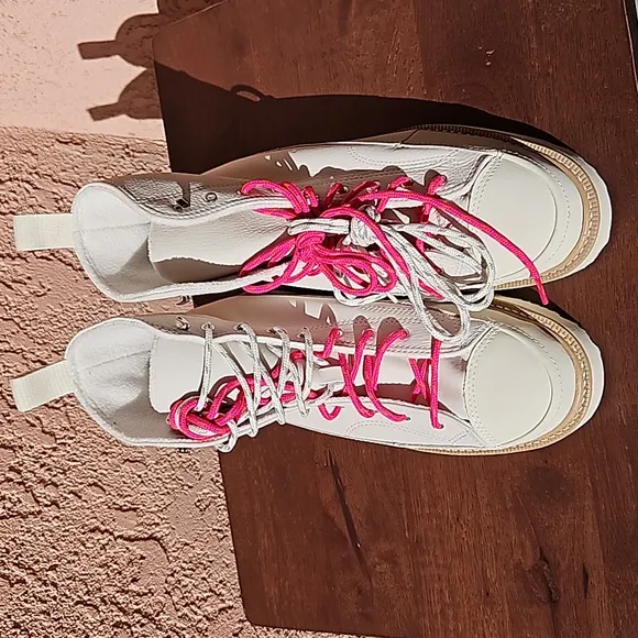 Converse chuck taylor sneakers high top  leather size men 7.5 women 9