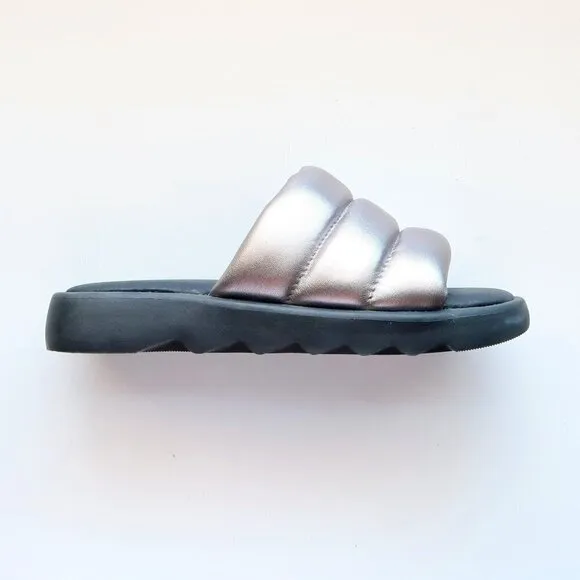 COUGAR Julep Silver Metallic Leather Water-repellent Puffy Slide Flat Sandals