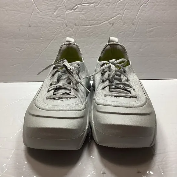 Crocs man’s light gray sneakers size 9