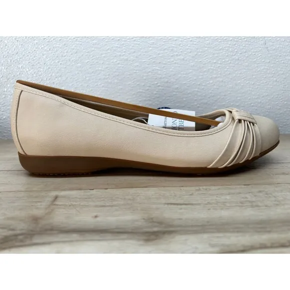 Croft &amp; Barrow Ortholite Women Beige Flats Loafers Comfort Foam Insoles Size 8MS