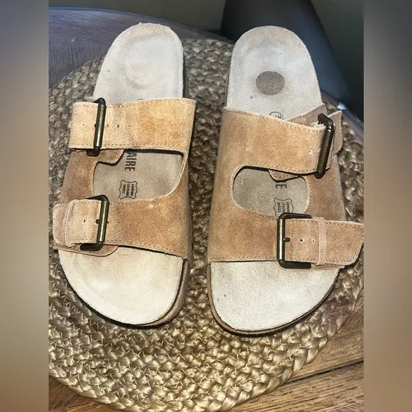 CUSHIONAIRE Guru Platform Sandal size 8.5