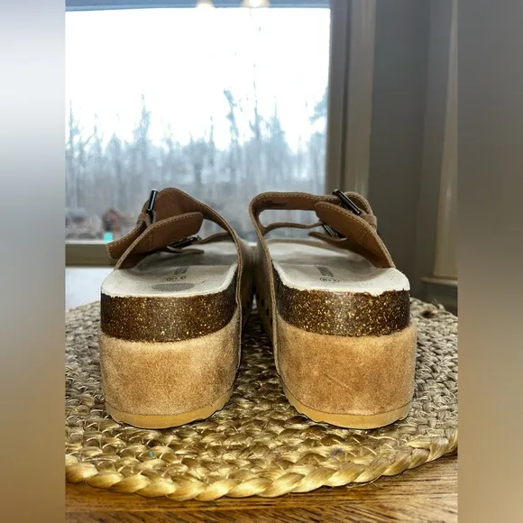 CUSHIONAIRE Guru Platform Sandal size 8.5