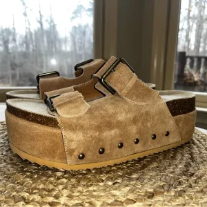 CUSHIONAIRE Guru Platform Sandal size 8.5