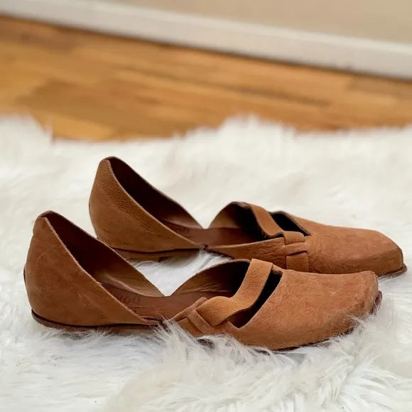 Cydwoq Vintage Pedestal Wooden Heel Sandals