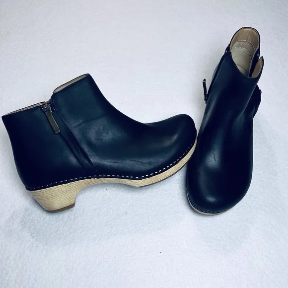 Dansko Lizanne Size 40 Black Oiled Leather Zip Ankle Boots 9.5