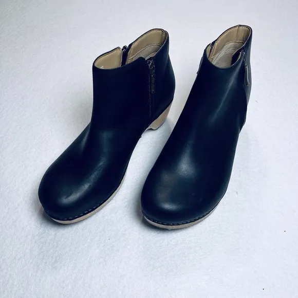 Dansko Lizanne Size 40 Black Oiled Leather Zip Ankle Boots 9.5