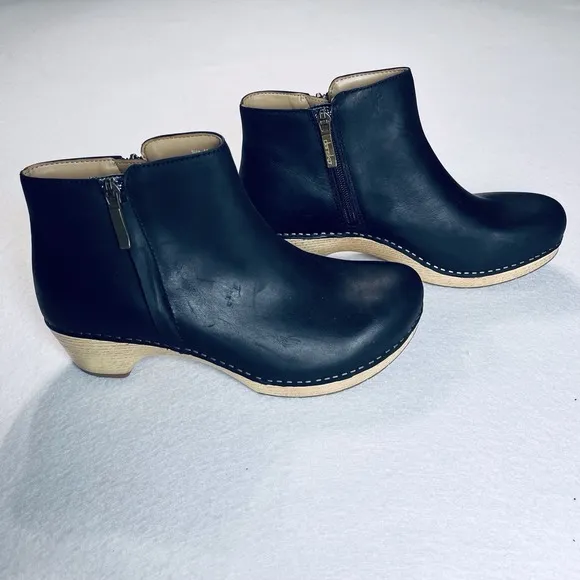 Dansko Lizanne Size 40 Black Oiled Leather Zip Ankle Boots 9.5