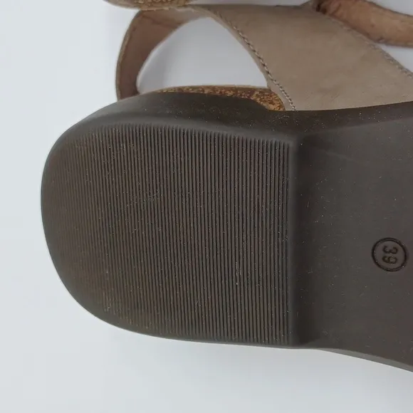 Dansko Rowan Milled Nubuck Strap Sandals Closed Toe Mary Jane SZ 39 Taupe