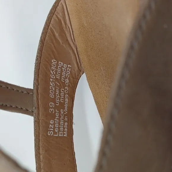 Dansko Rowan Milled Nubuck Strap Sandals Closed Toe Mary Jane SZ 39 Taupe