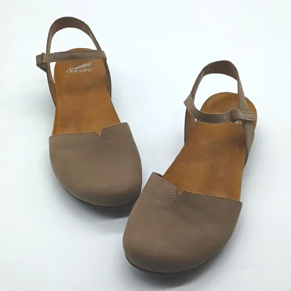 Dansko Rowan Milled Nubuck Strap Sandals Closed Toe Mary Jane SZ 39 Taupe
