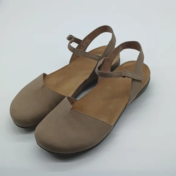 Dansko Rowan Milled Nubuck Strap Sandals Closed Toe Mary Jane SZ 39 Taupe