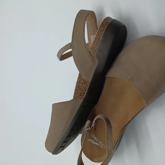 Dansko Rowan Milled Nubuck Strap Sandals Closed Toe Mary Jane SZ 39 Taupe
