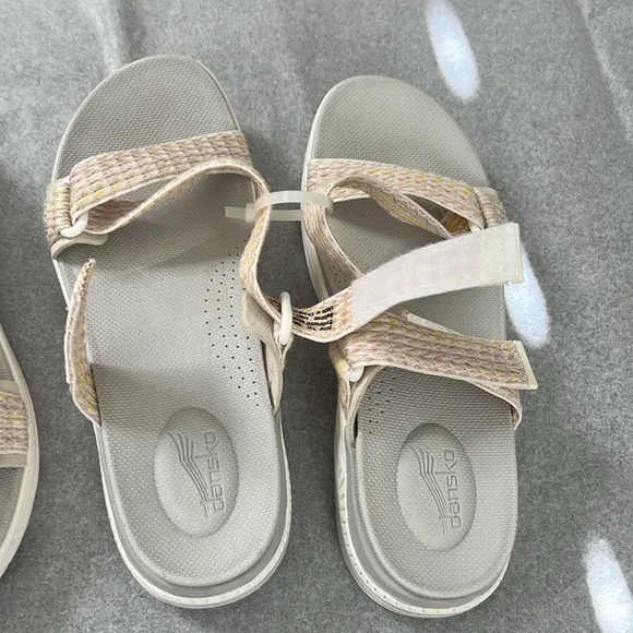 DANSKO WOMEN'S ROSETTE SANDAL