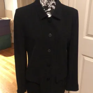 DKNY by DONNA KAREN NEW YORK size 10 black wool blend jacket hip length TTS