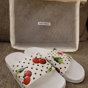 Dolce and Gabbana girls slides