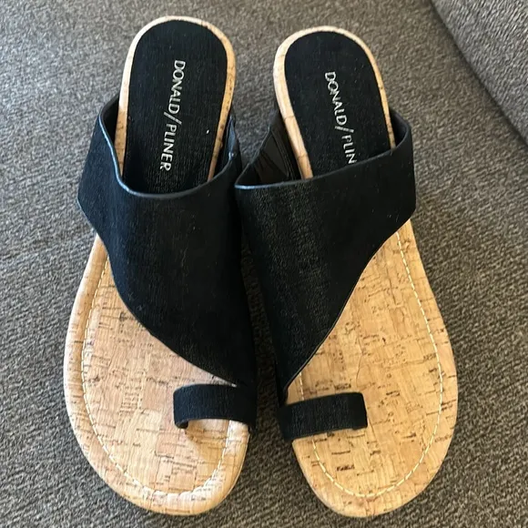 Donald J Pliner Gyer Wedge Slip On Sandals, Black  Size 8 NWOT