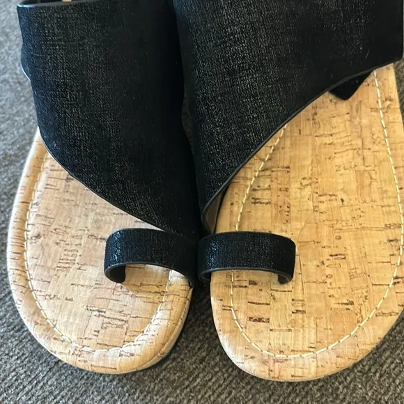 Donald J Pliner Gyer Wedge Slip On Sandals, Black  Size 8 NWOT