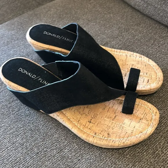 Donald J Pliner Gyer Wedge Slip On Sandals, Black  Size 8 NWOT