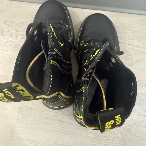 Dr Marten Boots Jadon II Star in Black &amp; Neon Yellow