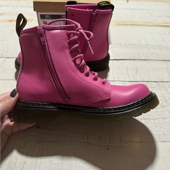 Dr. Martens 1460 J Boots NEW size 3 EU 34 Thrift Pink Leather 8‎ Eye Lace Up